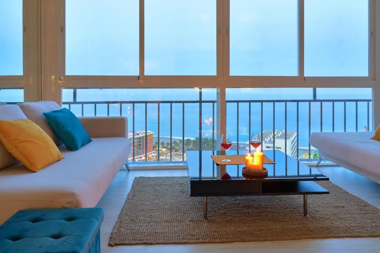 Luxy Beach Apartment Τορρεμολίνος