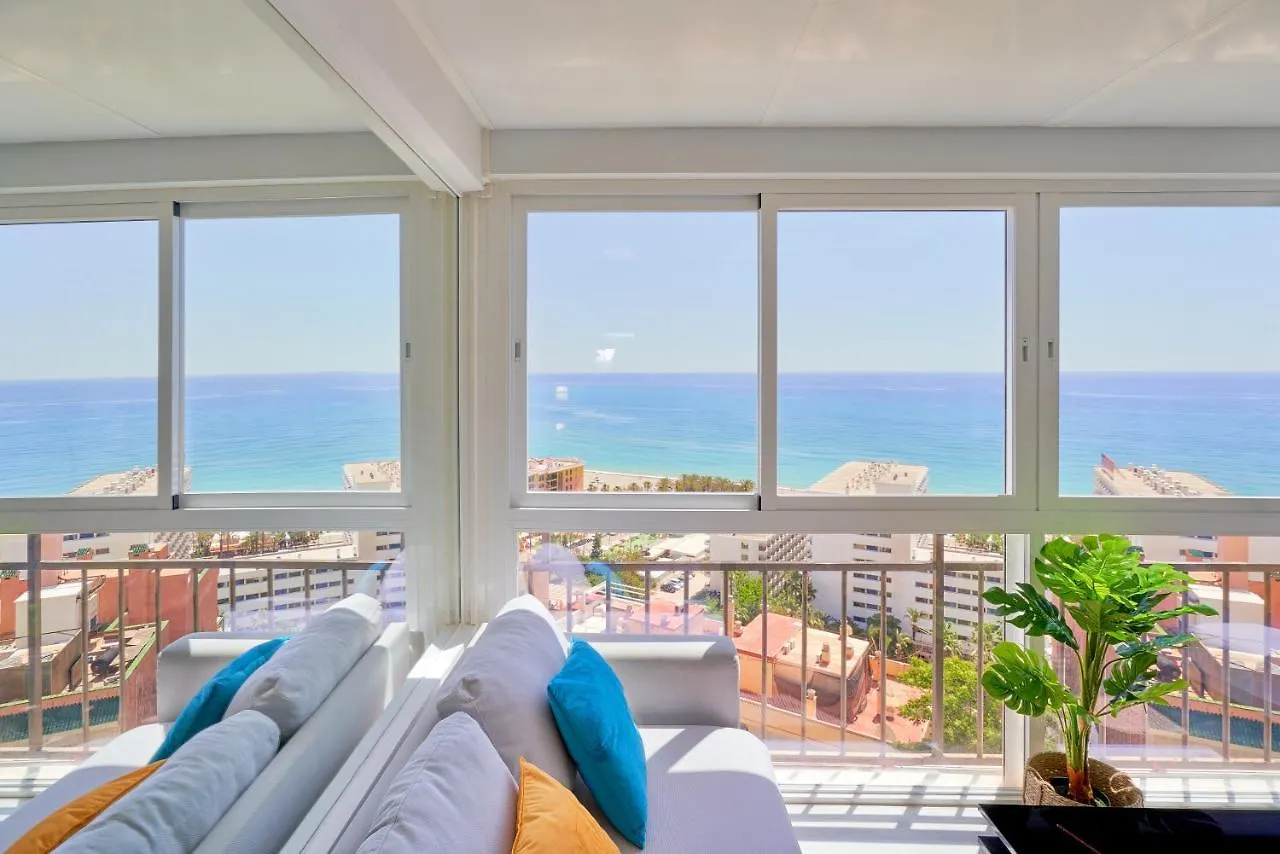 Luxy Beach Apartment Τορρεμολίνος