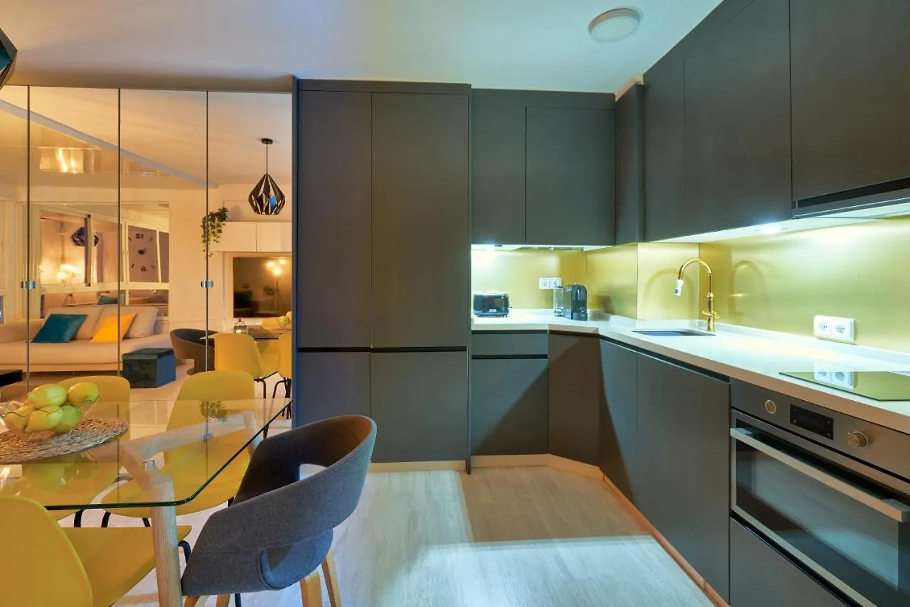 Luxy Beach Apartment Τορρεμολίνος