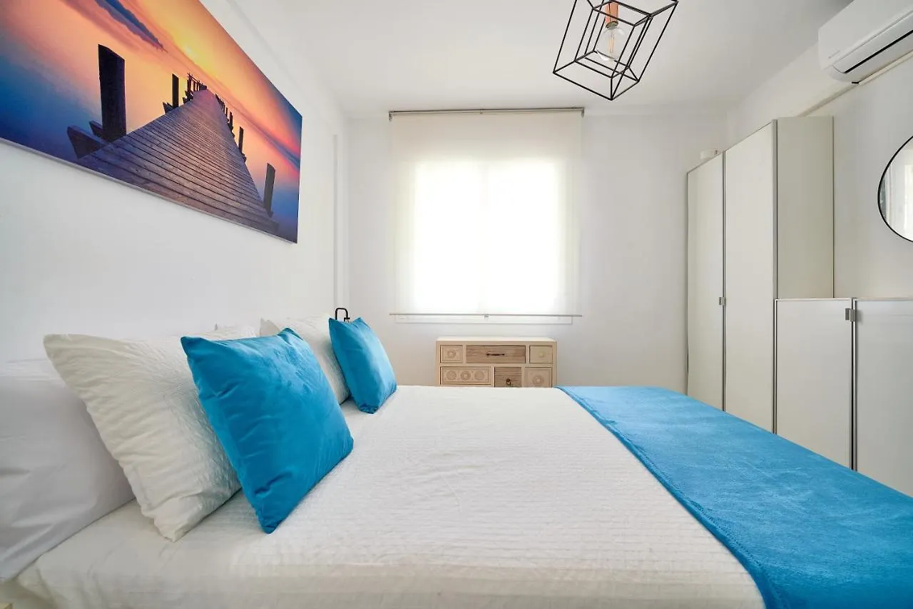 Luxy Beach Apartment Τορρεμολίνος