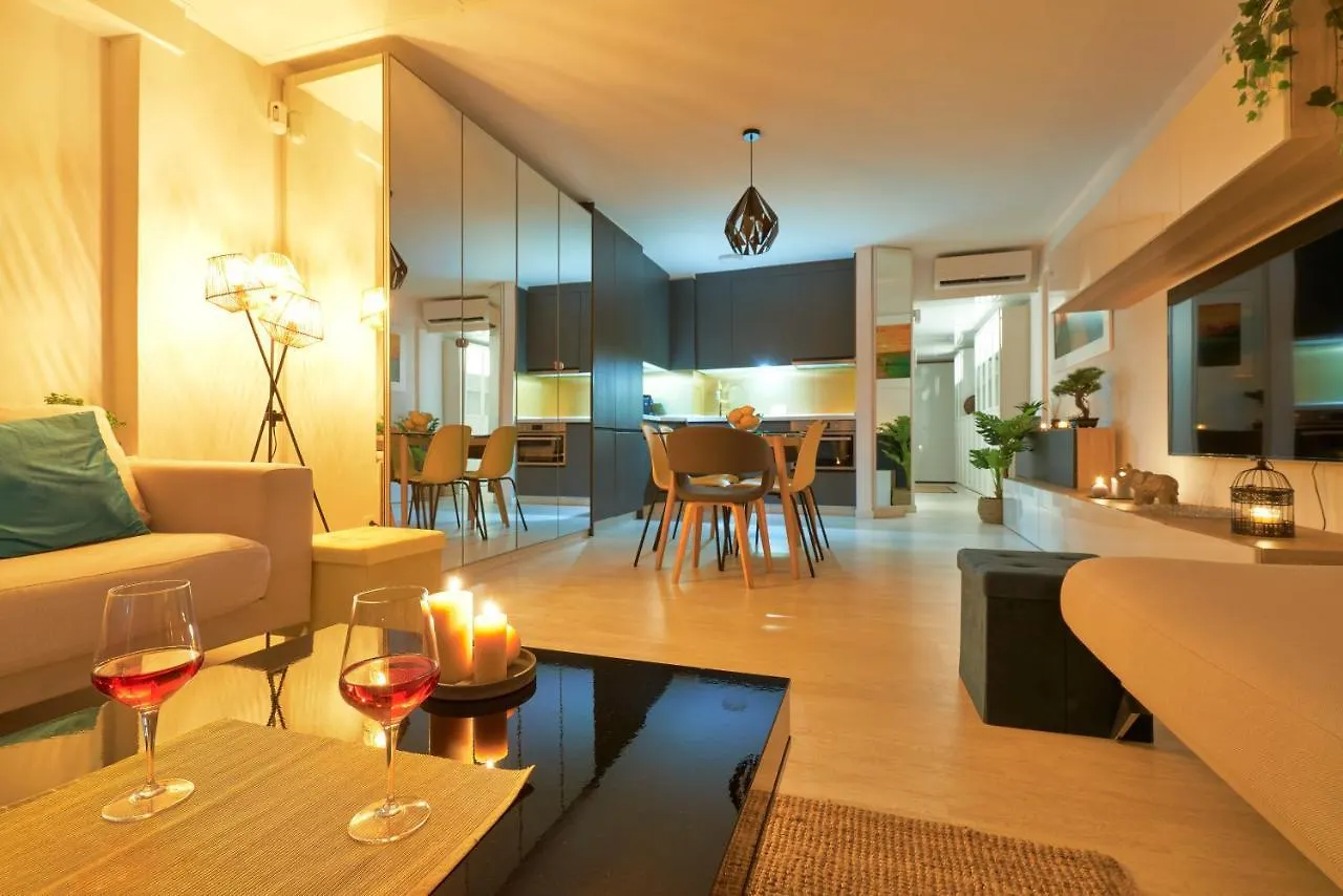 Luxy Beach Apartment Τορρεμολίνος