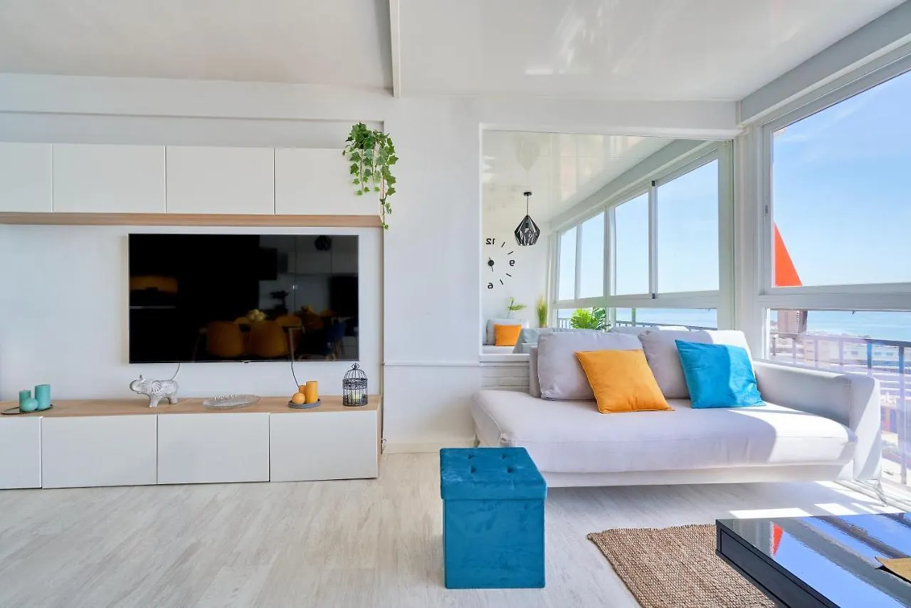Luxy Beach Apartment Τορρεμολίνος
