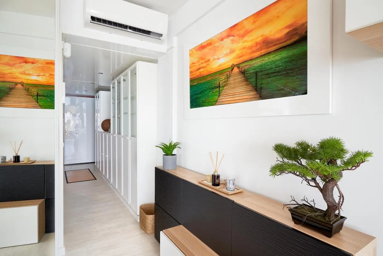 Luxy Beach Apartment Τορρεμολίνος
