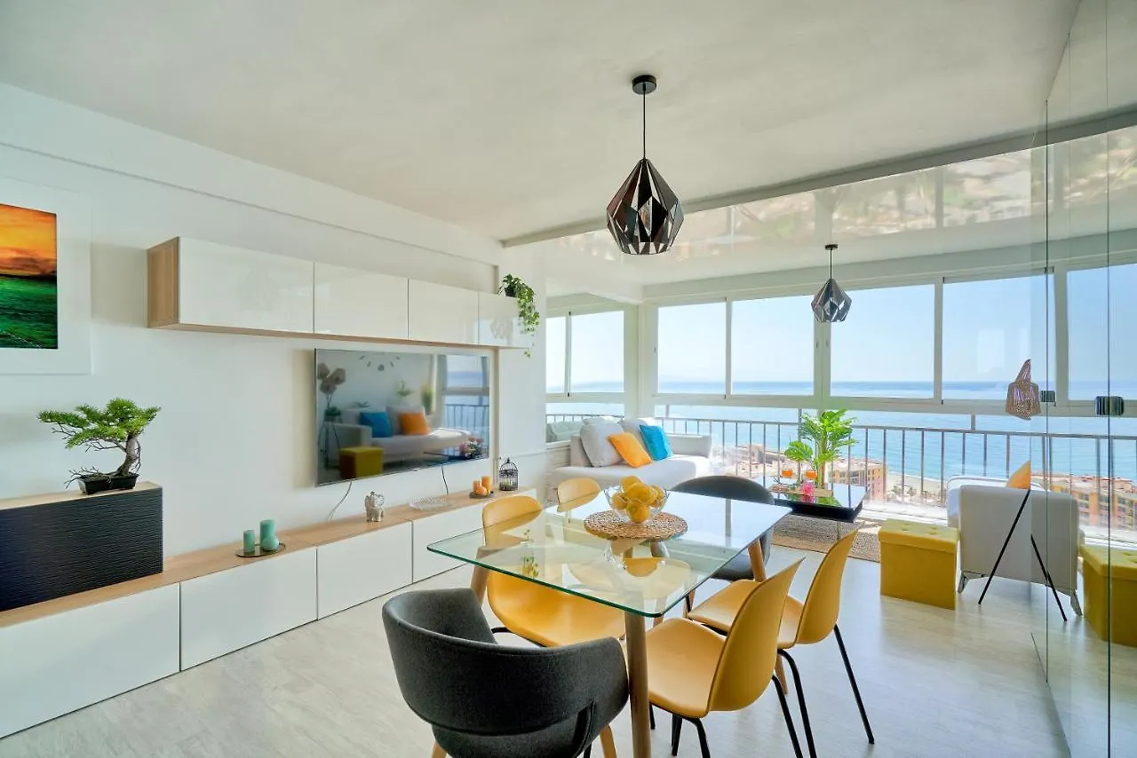 Luxy Beach Apartment Τορρεμολίνος