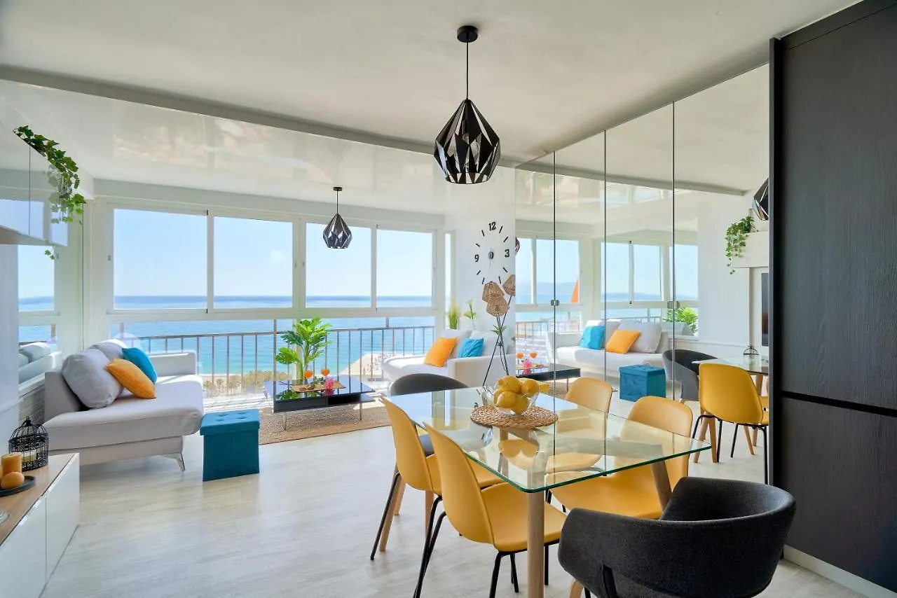 Luxy Beach Apartment Τορρεμολίνος