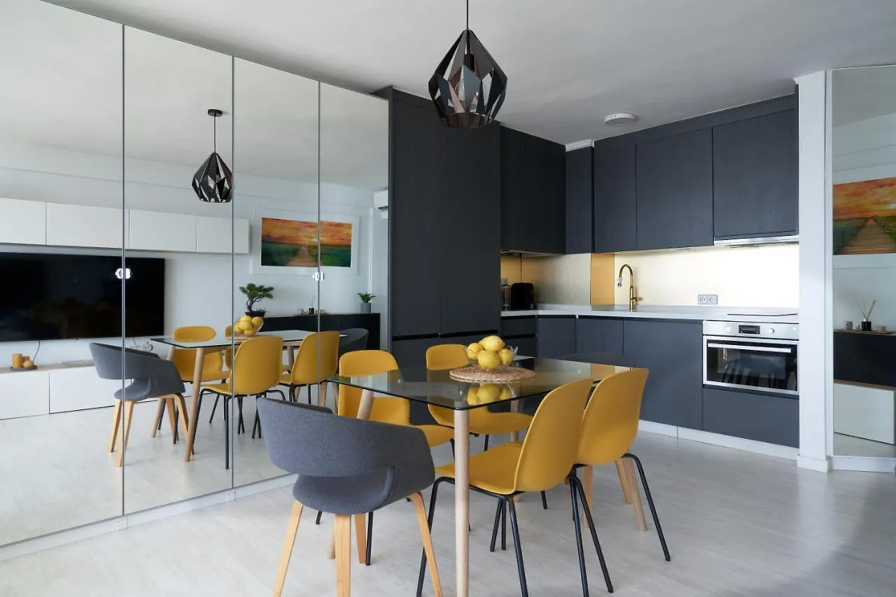 Luxy Beach Apartment Τορρεμολίνος