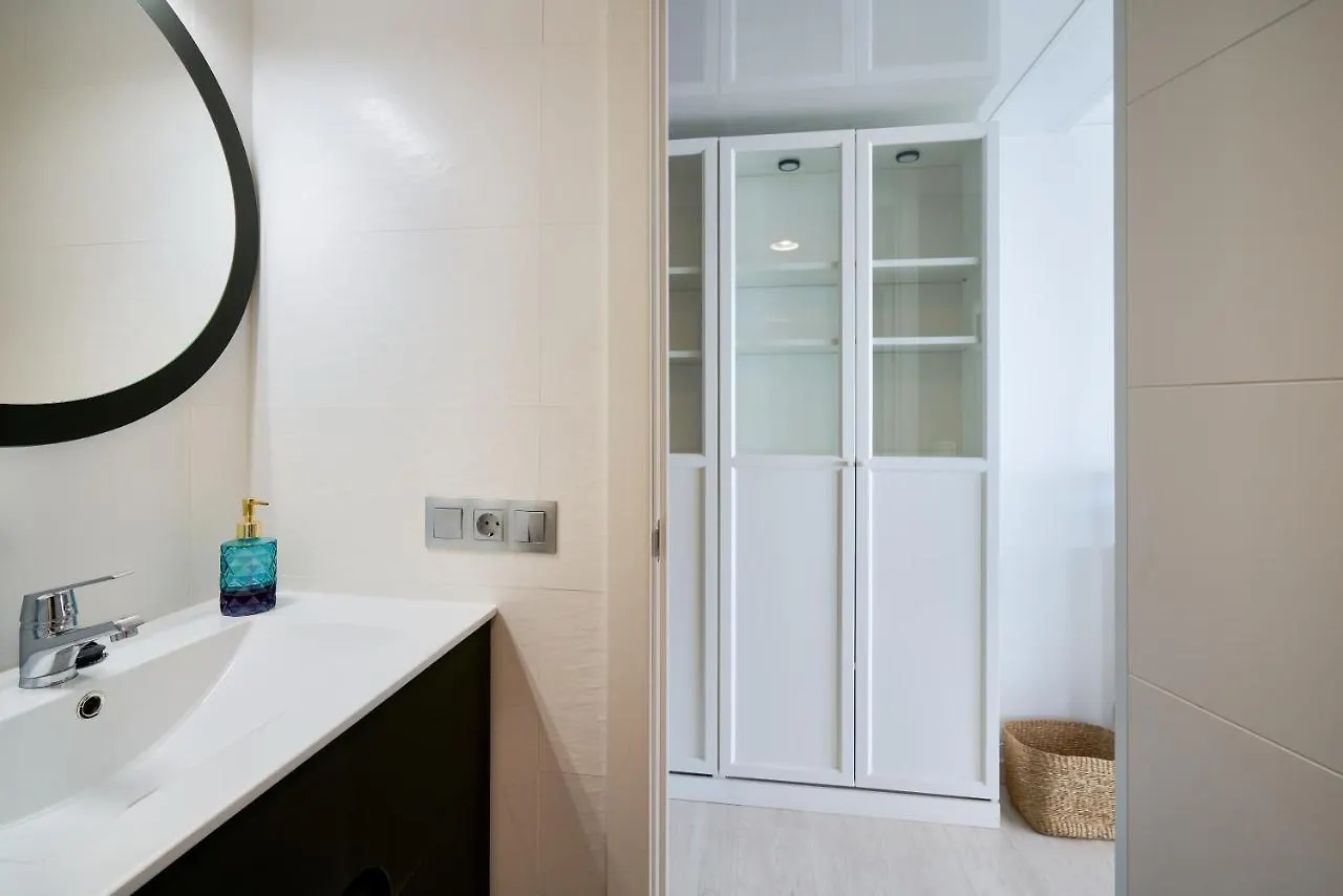 Luxy Beach Apartment Τορρεμολίνος