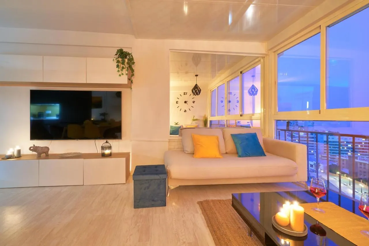 Luxy Beach Apartment Τορρεμολίνος