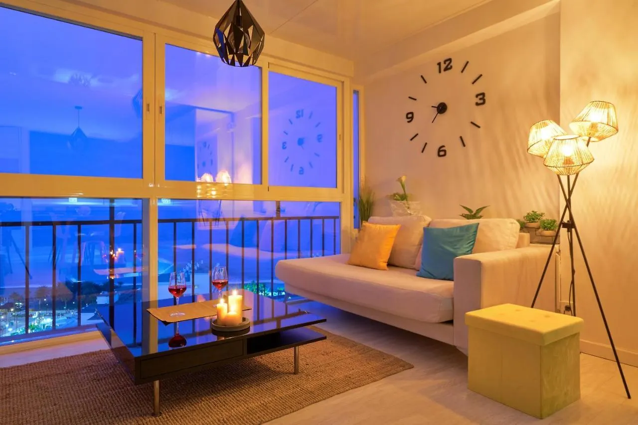 Luxy Beach Apartment Τορρεμολίνος