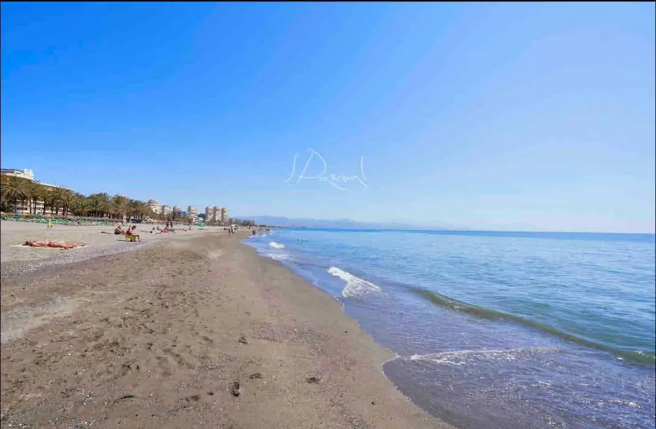Luxy Beach Apartment Τορρεμολίνος